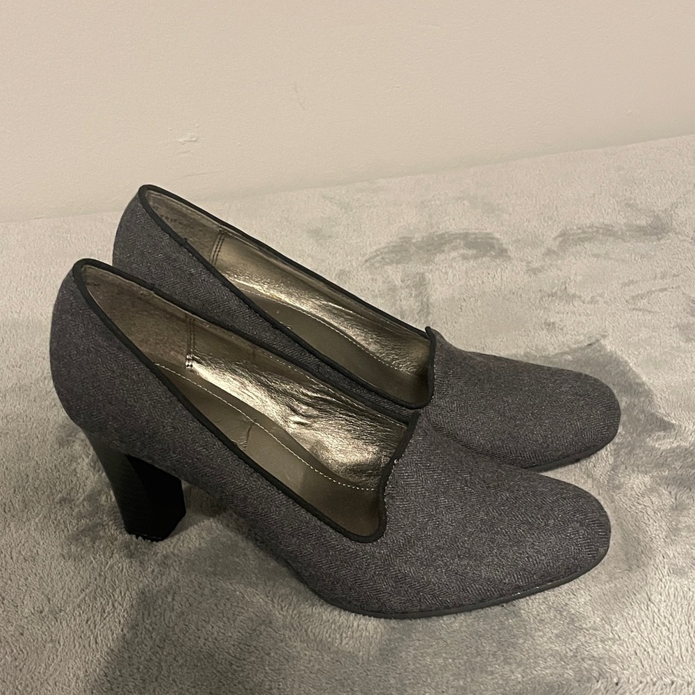 Liz Claiborne Charcoal Heels